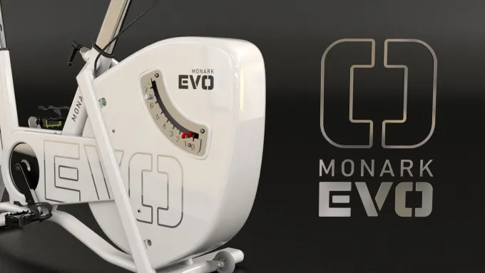 Monark Evo, Trainer
