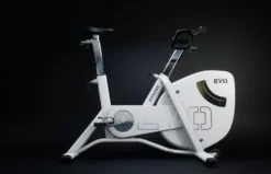 Monark Evo, Trainer