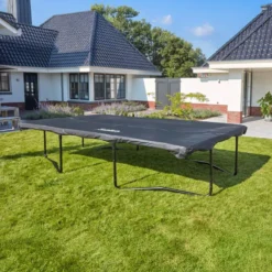 Skyddsöverdrag till fyrkantig studsmatta